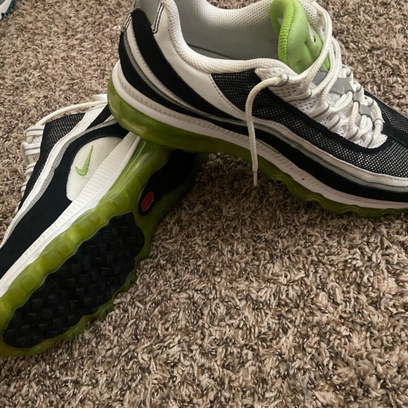 Kicks - Picture 5 of 5